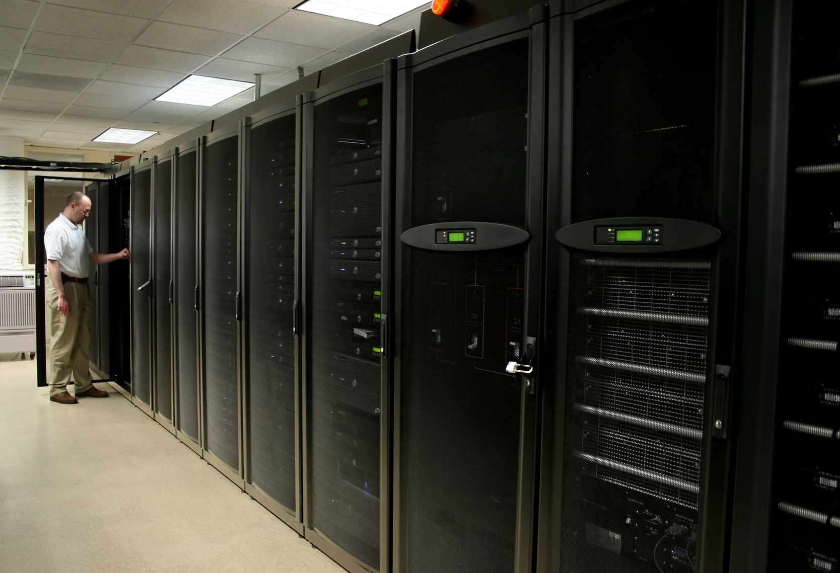 server-room-infrastructure-solutions